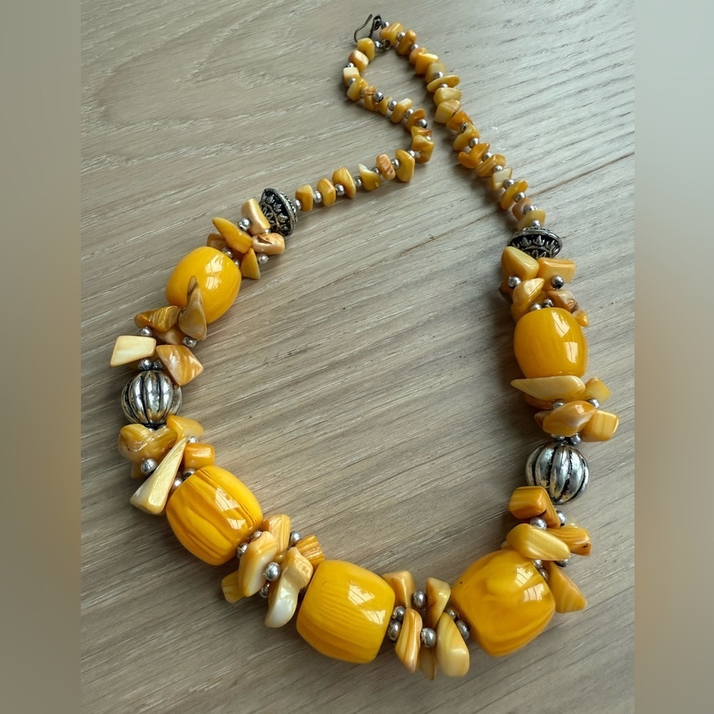 Vintage Yellow Beaded Jewelry Set with yellow stones, bracelet necklace charm - Picture 10 of 16